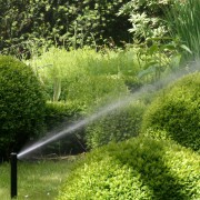 Versenkregner im Rasen sind ohne Wasserdruck unsichtbar