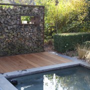 Versteckter Technikschacht am Poolbecken