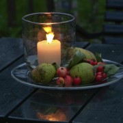 Kerzen zusätzlich zur professionellen Gartenbeleuchtung