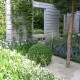 Der Weiße Garten mit Sichtschutz aus Holz