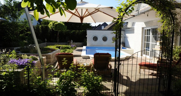 Bad Bevensen, Garten mit Swimming-Pool schönes Beispiel