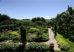 Formaler Bauerngarten in Lehmke